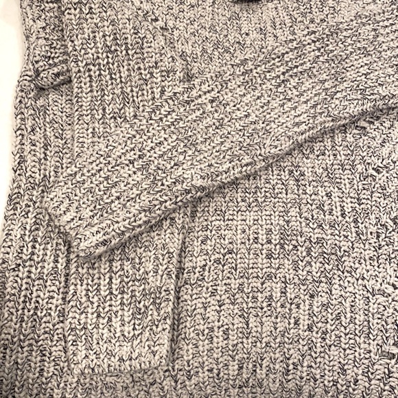 Sweater - Picture 4 of 4